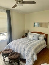 13 Holland St, Unit A in Newport, RI - Foto de edificio - Building Photo
