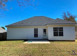 116 Enlish Dr in Bonaire, GA - Building Photo - Building Photo