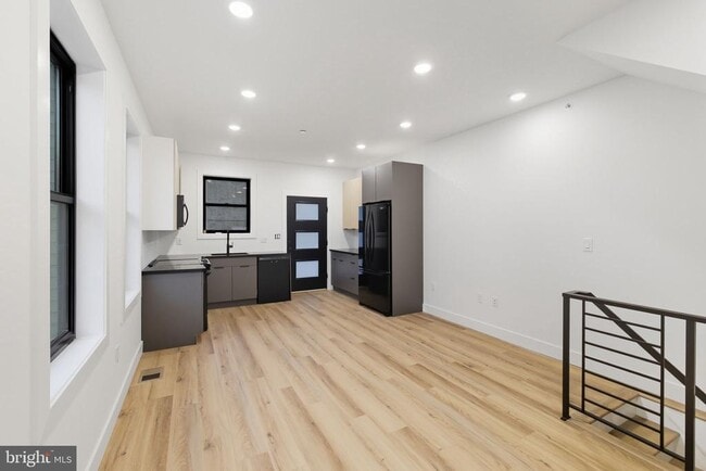 property at 2713 W Montgomery Ave