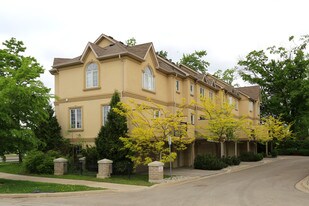 2-12 Briggs Ave in Richmond Hill, ON - Building Photo