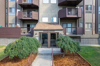 Chinook Terrace in Calgary, AB - Building Photo - Building Photo