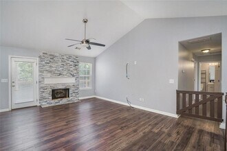 5060 Meadow Overlook Dr, Unit 103 in Cumming, GA - Foto de edificio - Building Photo