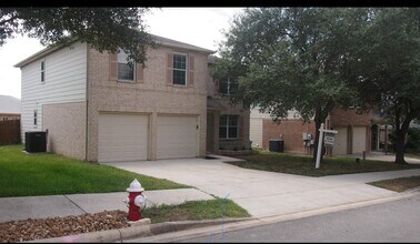 3933 Brook Hollow Dr in Schertz, TX - Foto de edificio - Building Photo