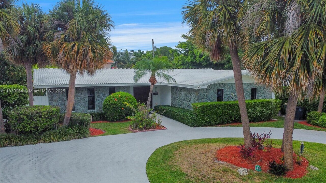 11645 NE 20th Dr in North Miami, FL - Building Photo