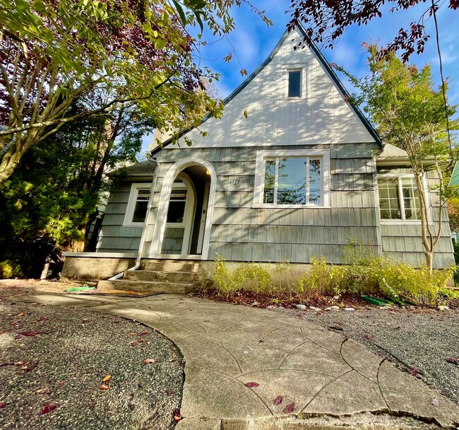 property at 4751 NE Davis St