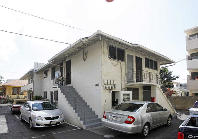 1337 Kaihee St in Honolulu, HI - Building Photo - Building Photo