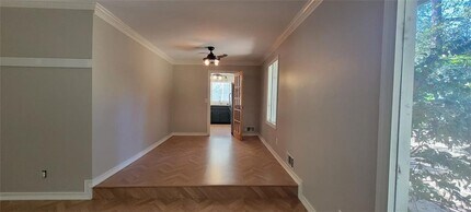 5218 Meadowcreek Dr in Dunwoody, GA - Building Photo - Building Photo