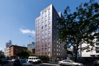 The Williamsburg in Brooklyn, NY - Foto de edificio - Building Photo