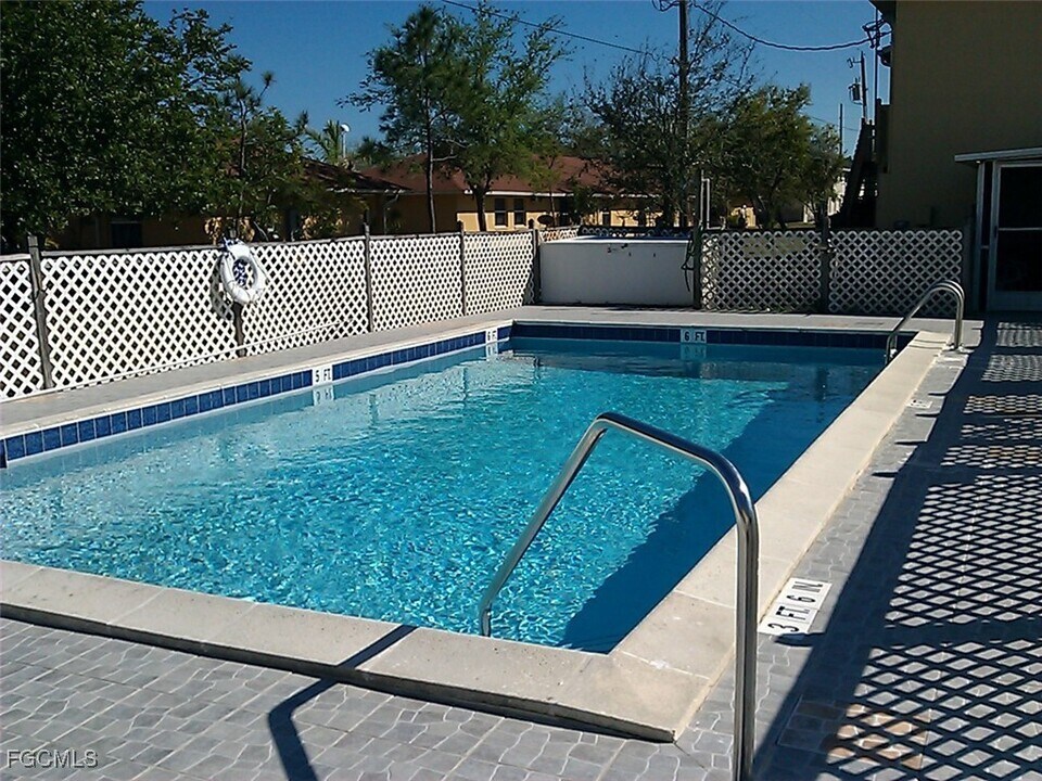 4613 SW 8th Pl in Cape Coral, FL - Building Photo