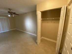 2820 N Oakland Forest Dr in Oakland Park, FL - Building Photo - Building Photo