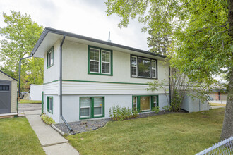 118 26th St NW in Calgary, AB - Building Photo - Primary Photo