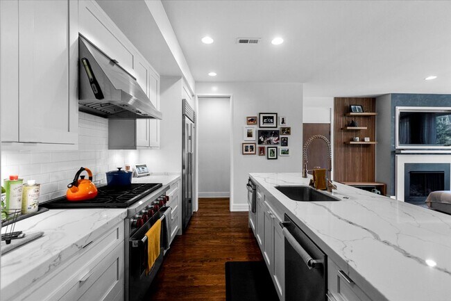 2749 N Lakewood Ave in Chicago, IL - Building Photo - Building Photo