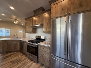 1472 Hooker Oak Ave in Chico, CA - Building Photo - Building Photo