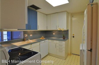 700 Richards St-Unit -Apt 1110 in Honolulu, HI - Foto de edificio - Building Photo