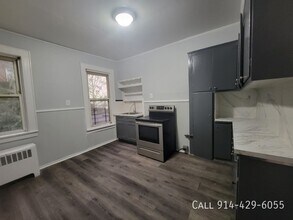 160 Waverly St in Yonkers, NY - Building Photo - Building Photo