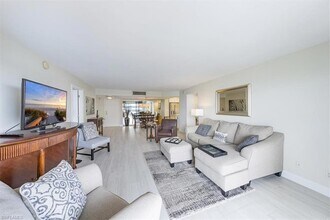 4005 Gulf Shore Blvd N, Unit 1104 in Naples, FL - Building Photo - Building Photo