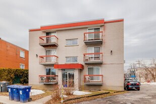 370 De Chartres Rue in Laval, QC - Building Photo