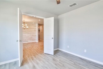 8810 16th St in Lubbock, TX - Building Photo - Building Photo