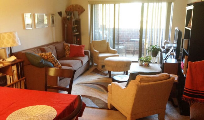 2100 Langston Blvd, Unit 301 in Arlington, VA - Foto de edificio - Building Photo