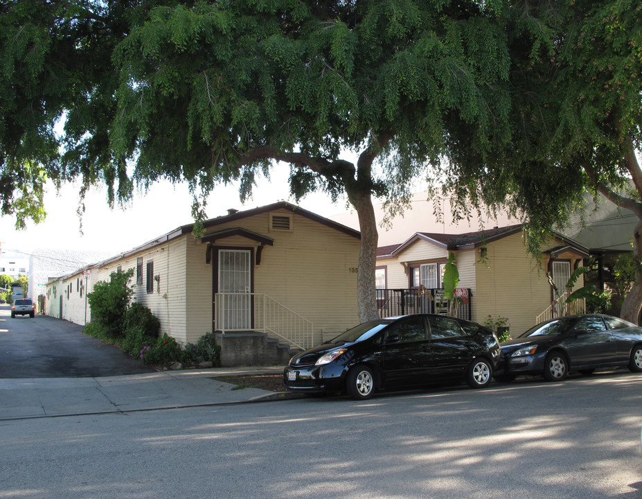 135 W Bellevue Dr in Pasadena, CA - Foto de edificio