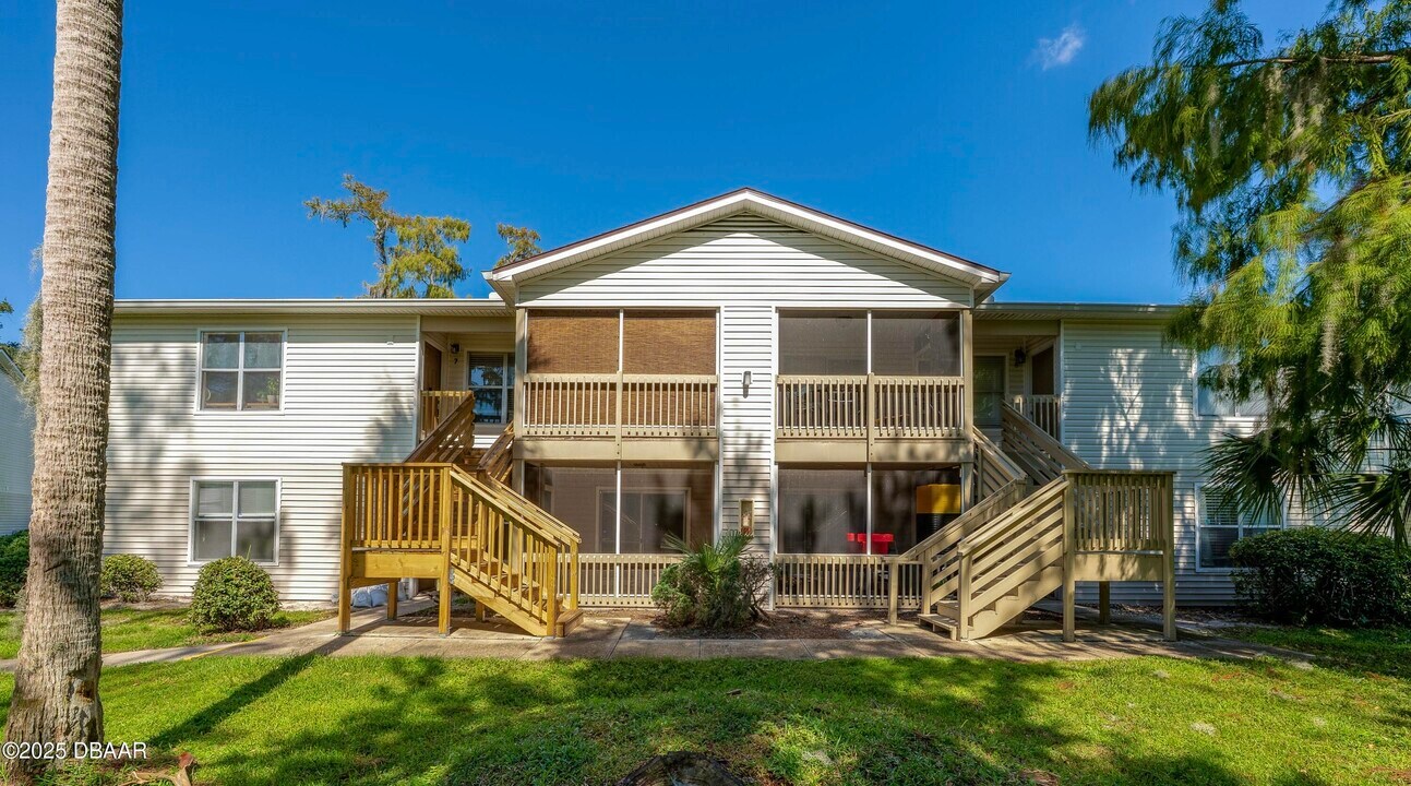 1600 Big Tree Rd in Daytona Beach, FL - Building Photo