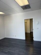 7466 Girard Ave, Unit 7442-A in San Diego, CA - Building Photo - Building Photo