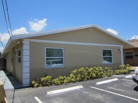 313 SE 10th Ave, Unit 4