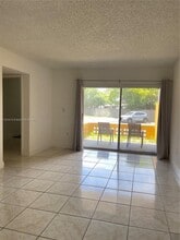 9731 Fontainebleau Blvd in Miami, FL - Building Photo - Building Photo