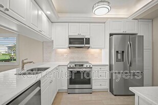 14891 Hole in 1 Cir in Ft. Myers, FL - Building Photo