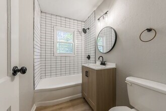 5760 College Ave in Kansas City, MO - Building Photo - Building Photo