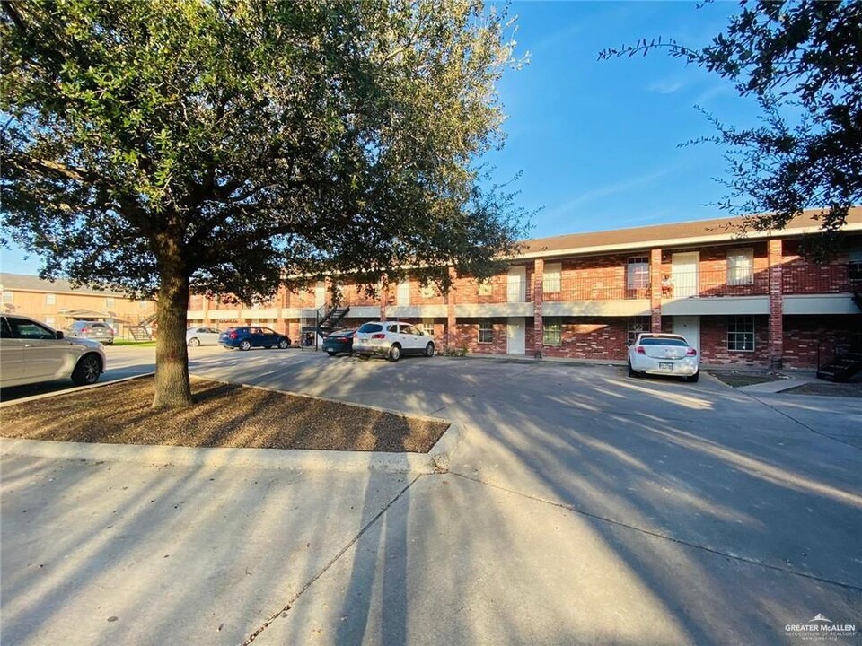 402 Gastel Cir in Edinburg, TX - Foto de edificio