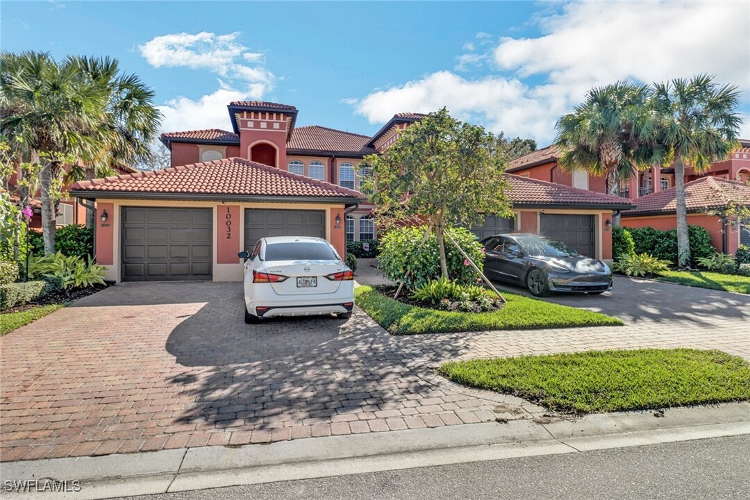 10032 Heather Ln in Naples, FL - Foto de edificio