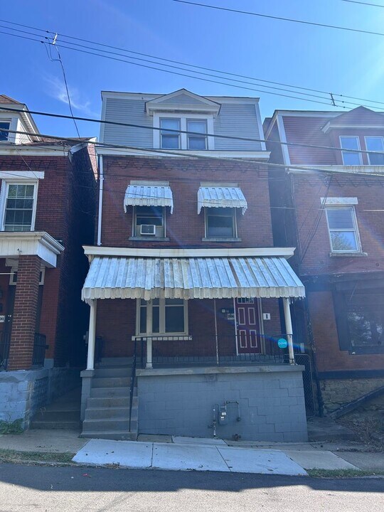 2636 Shadeland Ave in Pittsburgh, PA - Building Photo