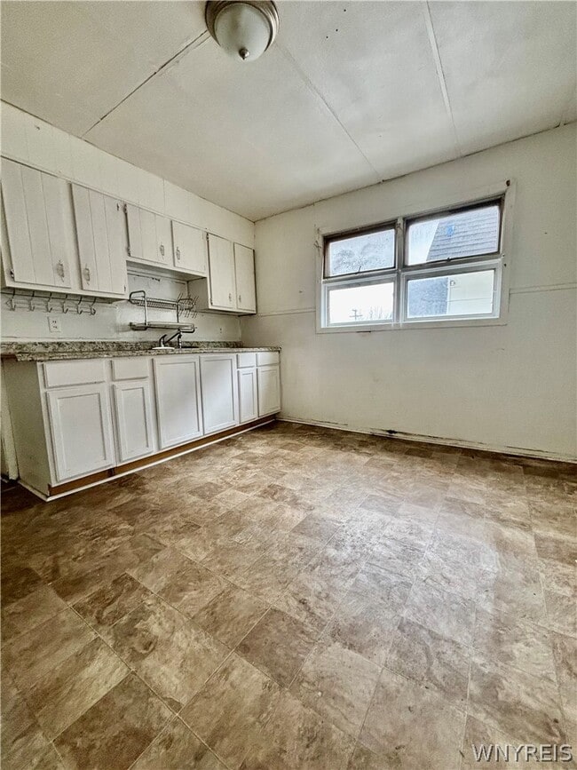 2445 Bailey Ave in Buffalo, NY - Building Photo - Building Photo