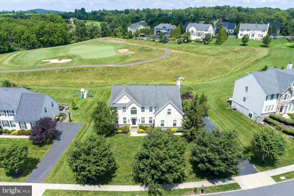576 Championship Dr in Harleysville, PA - Building Photo