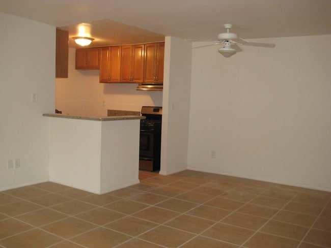 8601 International Ave, Unit 179 in Los Angeles, CA - Building Photo - Building Photo