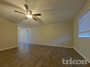 3607 N 87th Ave in Phoenix, AZ - Building Photo - Building Photo