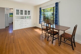 5646 12th Ave NE in Seattle, WA - Building Photo - Building Photo