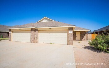 5714 120th St, Unit B in Lubbock, TX - Building Photo - Building Photo