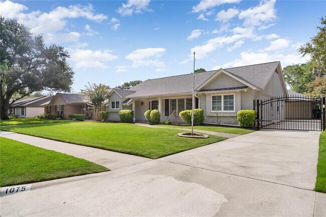 1075 Curtin St in Houston, TX - Building Photo - Building Photo