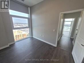 75 Oneida Crescent in Richmond Hill, ON - Building Photo - Building Photo