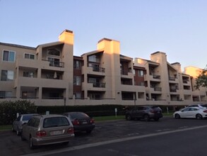 5550 Owensmouth Ave, Unit 215 in Woodland Hills, CA - Building Photo - Building Photo