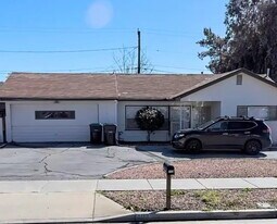 1113 Acacia E Ave in Hemet, CA - Building Photo