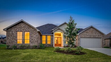 19 Naples Siding in Montgomery, TX - Building Photo - Building Photo