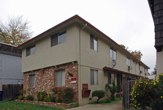 2411 T St in Sacramento, CA - Building Photo - Building Photo