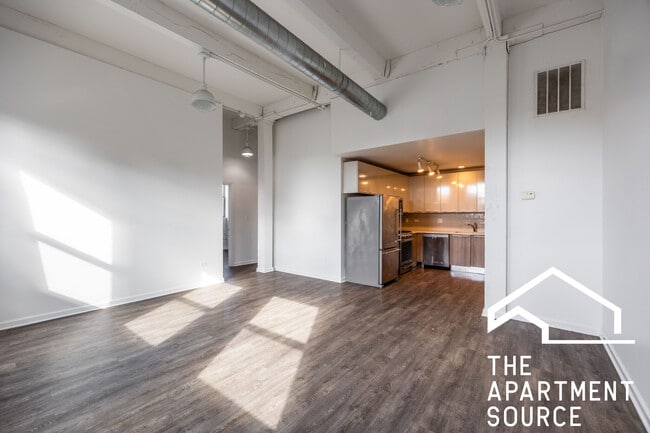 930 W Dakin St, Unit 201 in Chicago, IL - Building Photo - Building Photo