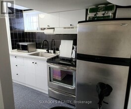 332 Homewood Ave in Toronto, ON - Building Photo - Building Photo