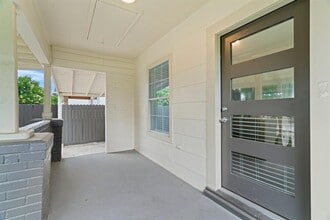 212 N Hutcheson St in Houston, TX - Building Photo - Building Photo