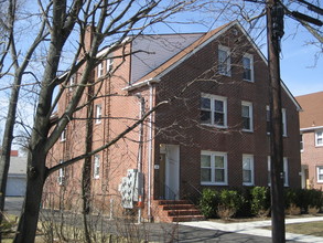 50-52 Center Ave in Bay Shore, NY - Building Photo - Building Photo