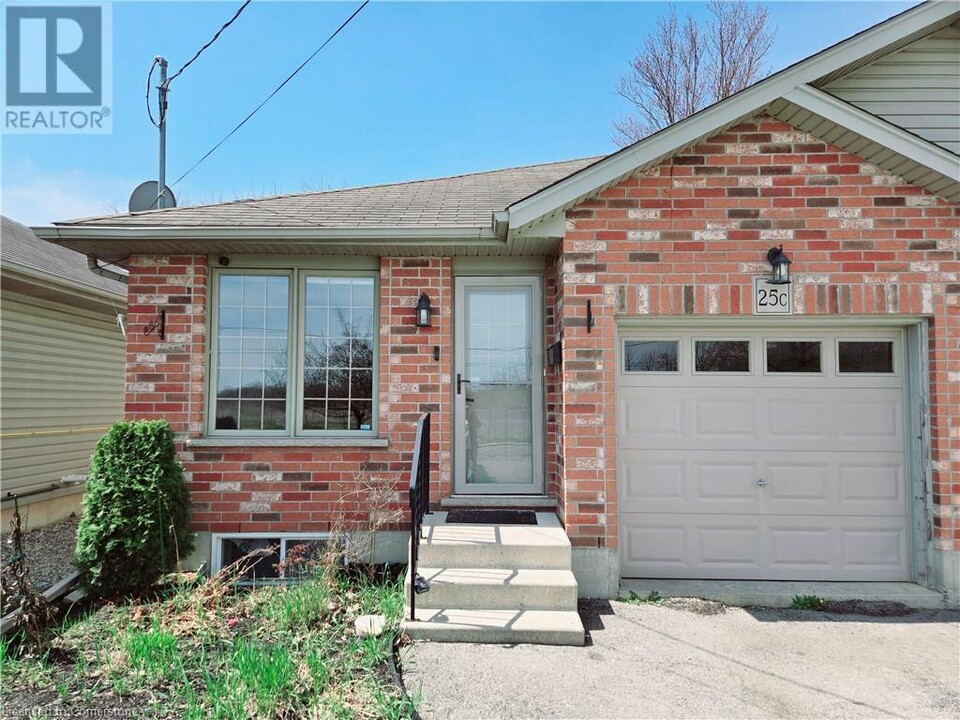 25 C Mohawk St in Brantford, ON - Building Photo